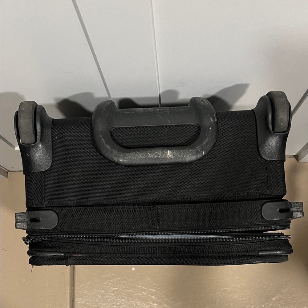 Briggs & Riley Sleek Black Suitcase - Picture 9 of 17